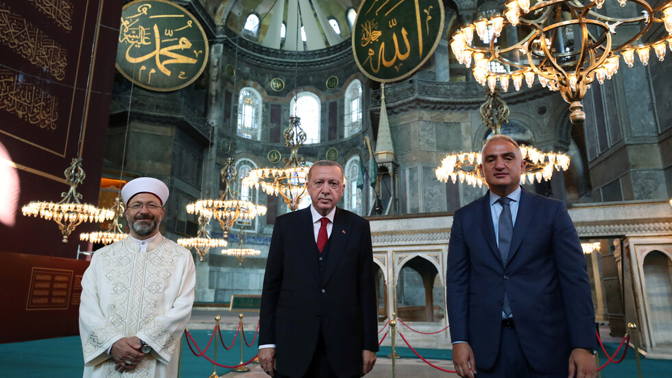 بعد 86 عاما.. آخر الاستعدادات لأول صلاة في آيا صوفيا (فيديو)