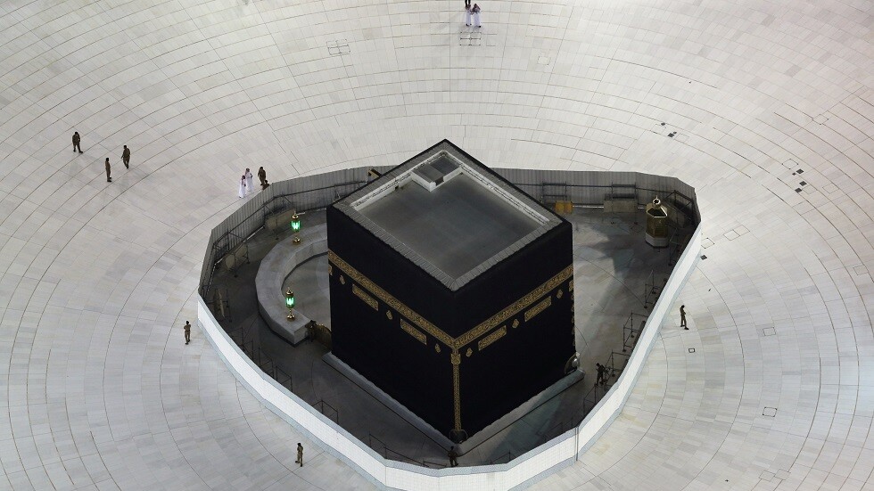 وزير الحج السعودي: لن يؤدي أي مسؤول فريضة الحج هذا العام