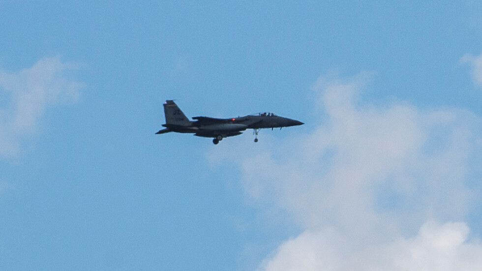 شاهدة عيان تكشف تفاصيل ما حدث داخل طائرة الركاب الإيرانية خلال اعتراض الأمريكيين لها  