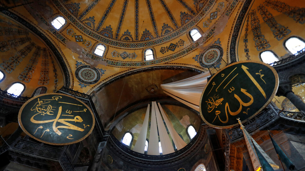 تركيا تدين رد الفعل اليوناني على الصلوات في  