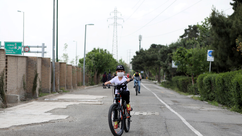 كورونا في إيران.. الوفيات اليومية تحت الـ200 لأول مرة منذ أسبوع