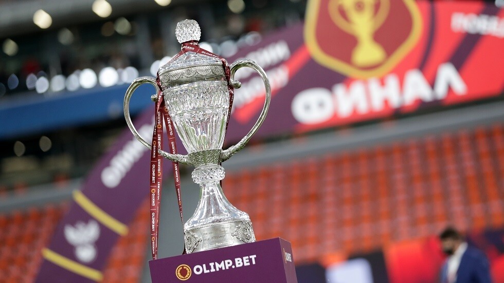 شاهد.. لاعبو زينيت يحطمون كأس روسيا