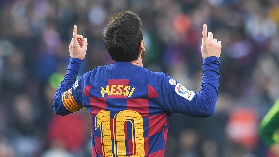 رئيس برشلونة يعلق على أنباء رحيل ميسي