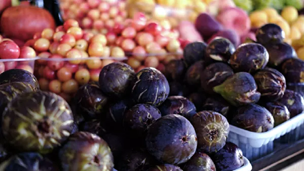 عالمة طب تكشف الأطعمة التي تساعد في الحفاظ على شباب البشرة ونضارة الجلد