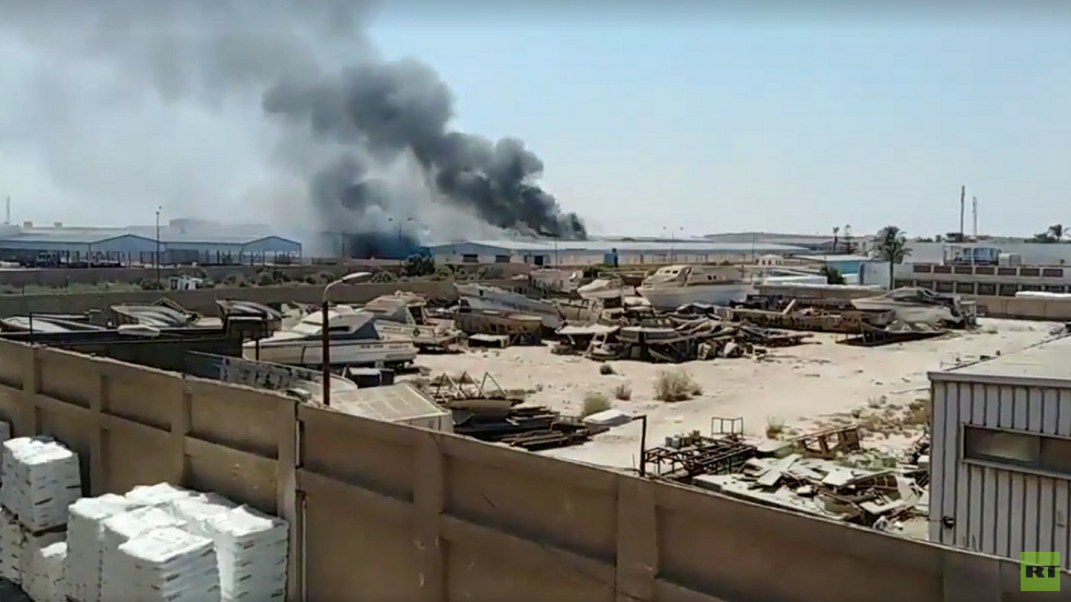 مصر.. حريق هائل في مصنع "شيبسي "فوكس" بالمنطقة الصناعية في مدينة 6 أكتوبر (فيديو)