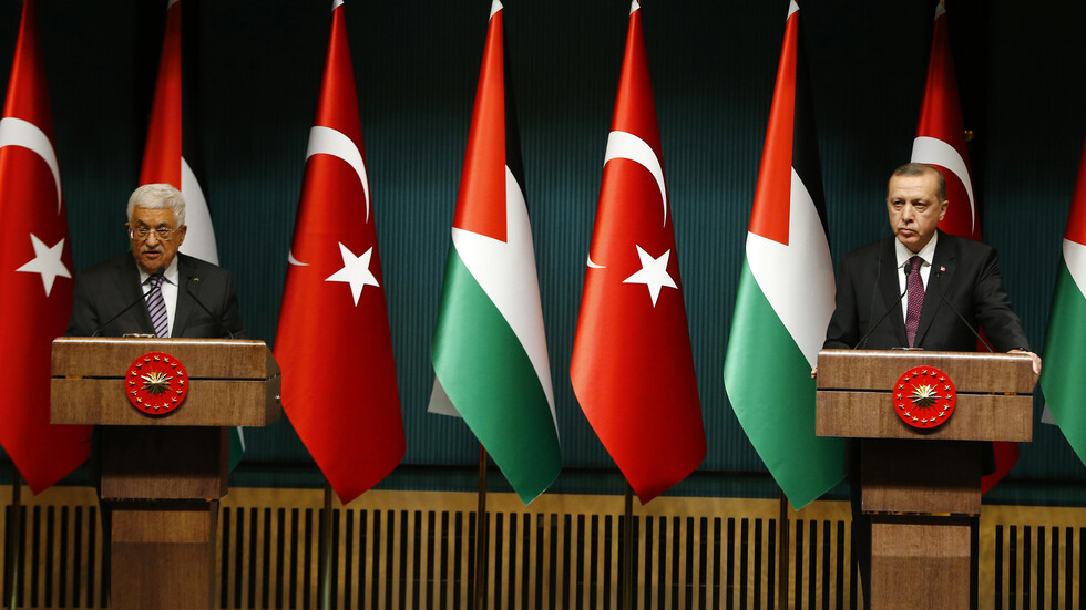 عباس يهنئ أردوغان بتحويل "آيا صوفيا" لمسجد ويطلعه على اتصالات "فتح" و"حماس"