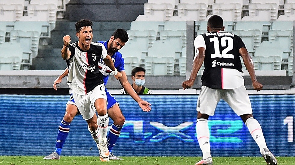 رونالدو يرفع كأس الدوري الإيطالي (فيديو)