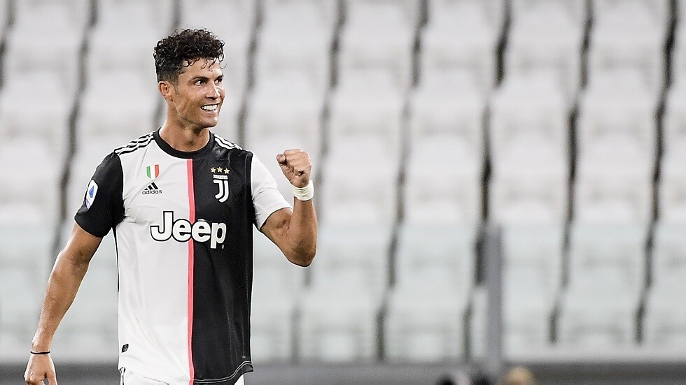 جورجينا تتغنى برونالدو وانجازه بصورة من غرفة النوم (صورة)