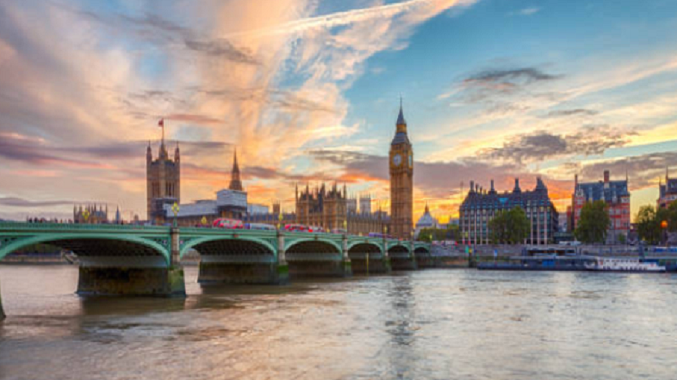 مسن بريطاني لم يجدد منزله منذ 72 عاما (فيديو)