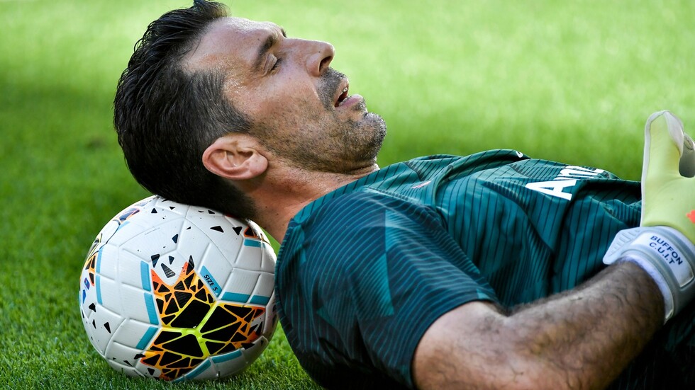 الفيفا يحتفي بإنجاز بوفون التاريخي