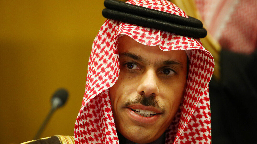 وزير الخارجية السعودي: يجب منع التدخلات الخارجية في ليبيا وندعم إعلان القاهرة