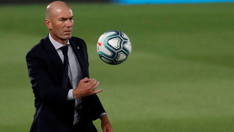 مدافع جزائري على رادار زيدان