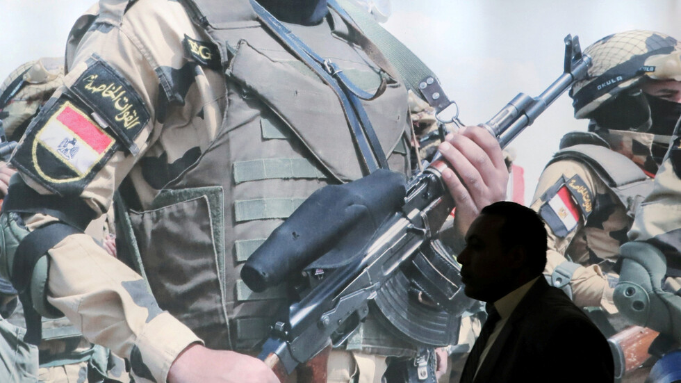 مصر تنشئ مصنعا للخوذ القتالية والسترات الواقية وأنباء عن تنفيذ صفقة للجيش السعودي