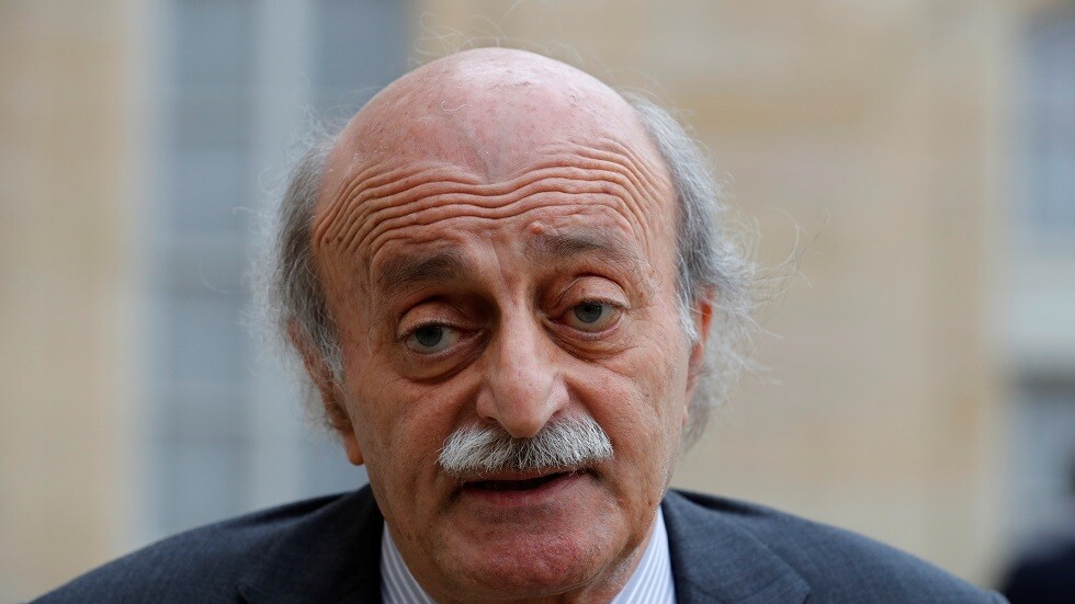 جنبلاط يطالب بتغيير رئيس الوزراء اللبناني "المصاب بفقدان الذاكرة"