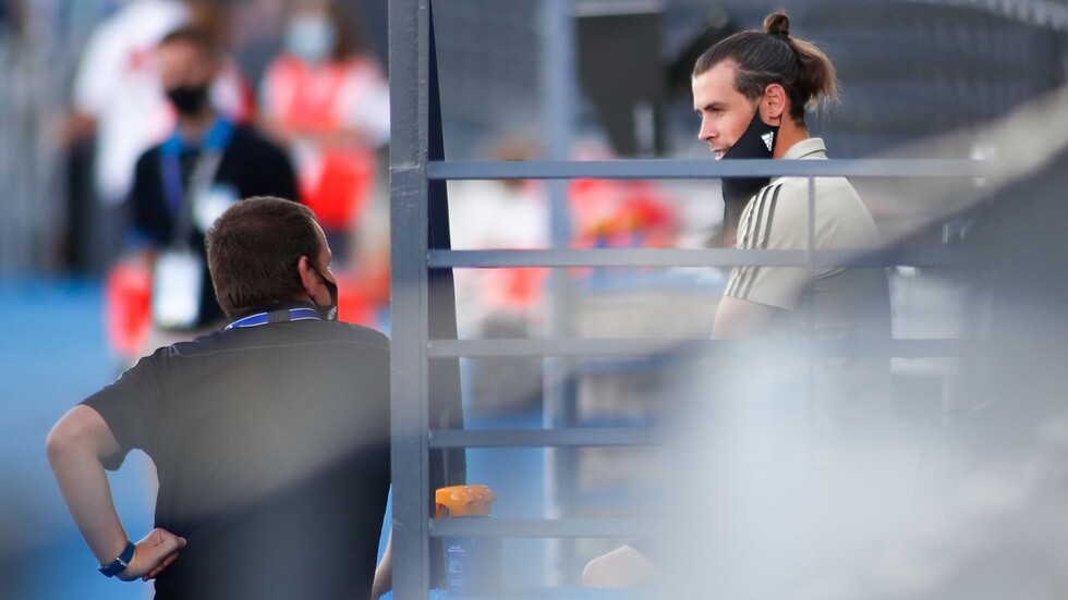 الدوري الإنجليزي يغلق أبوابه أمام