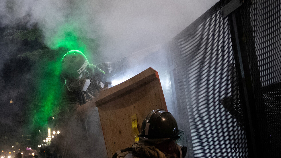 "امبراطورية الشر" تغيّر عنوانها