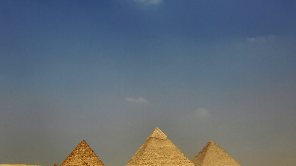 لماذا يصرون على انتزاع شرف بناء الأهرامات من المصريين؟