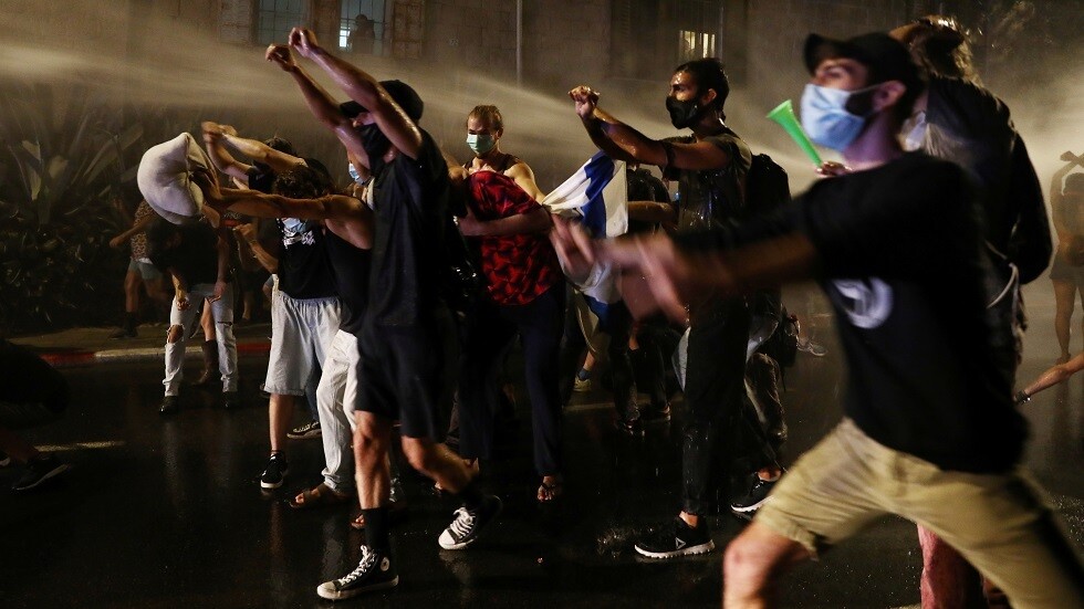 وزير إسرائيلي: التظاهرات ضد نتنياهو شبيهة بما قبل اغتيال رابين وستنتهي بإراقة الدماء