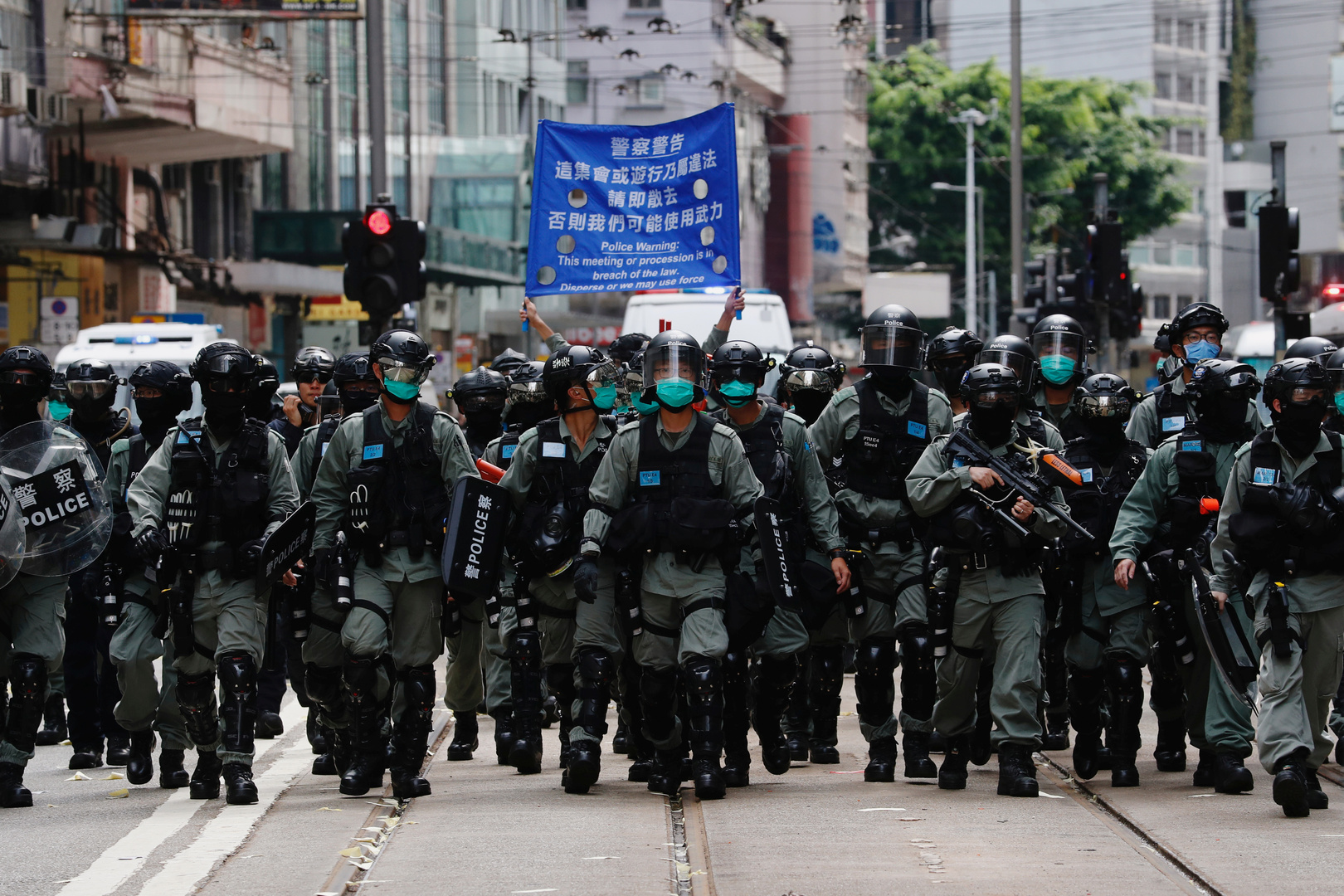 شرطة هونغ كونغ تعتقل عشرات الأشخاص بعد دخول قانون الأمن الصيني حيز التنفيذ