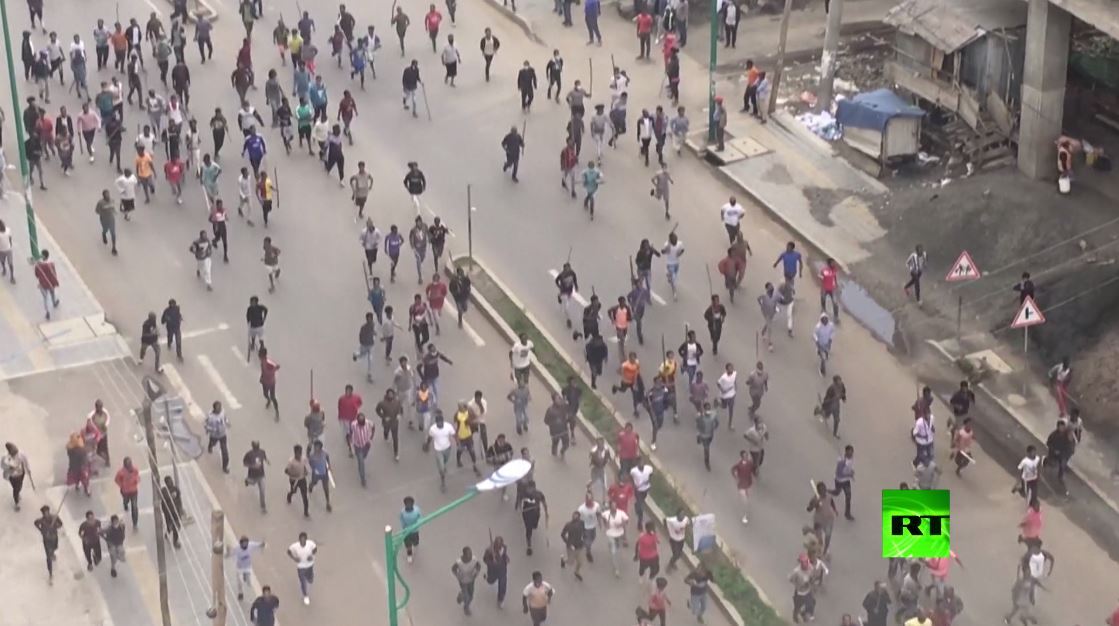 مشاهد من احتجاجات شعبية واسعة في إثيوبيا بعد مقتل مغن شهير