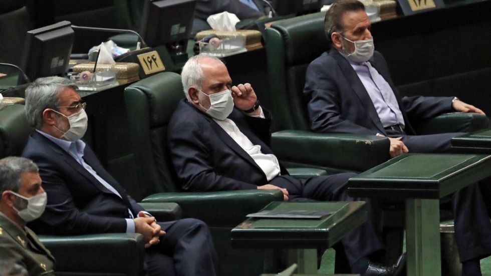 أمام البرلمان الإيراني.. ظريف متهم باتباع سكة خاطئة في السياسة الخارجية ومخالفة تعليمات المرشد