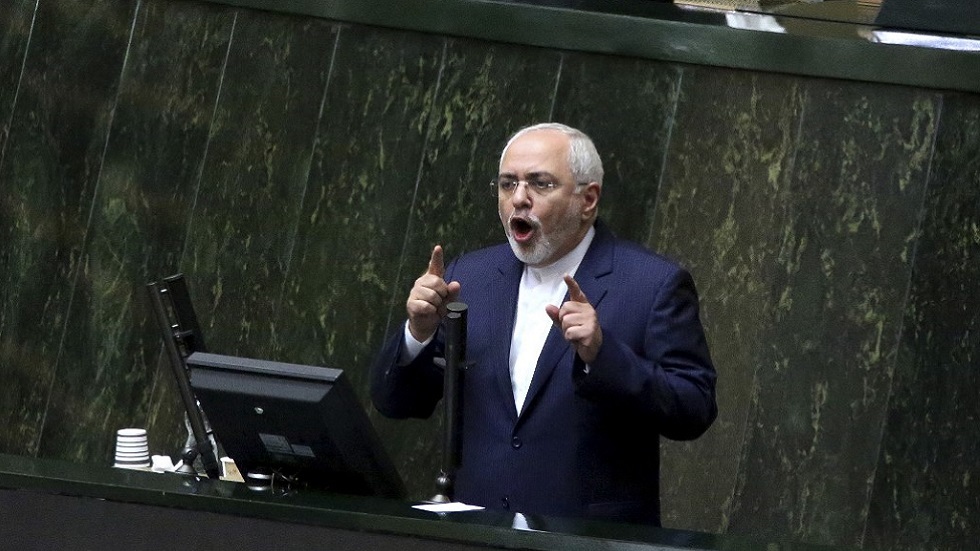 ظريف لنواب البرلمان الإيراني: أترفع عن إهانتكم والمرشد الأعلى وصفني بالشجاع