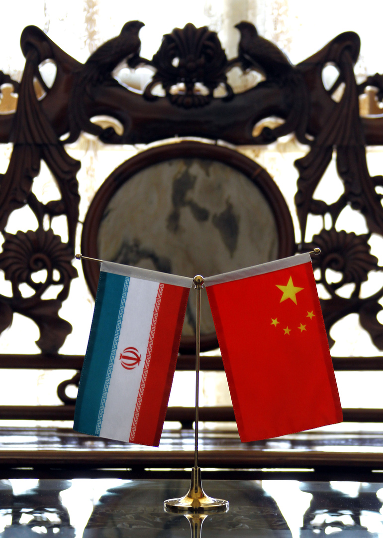يتهمون الصين بالرغبة في استعمار إيران