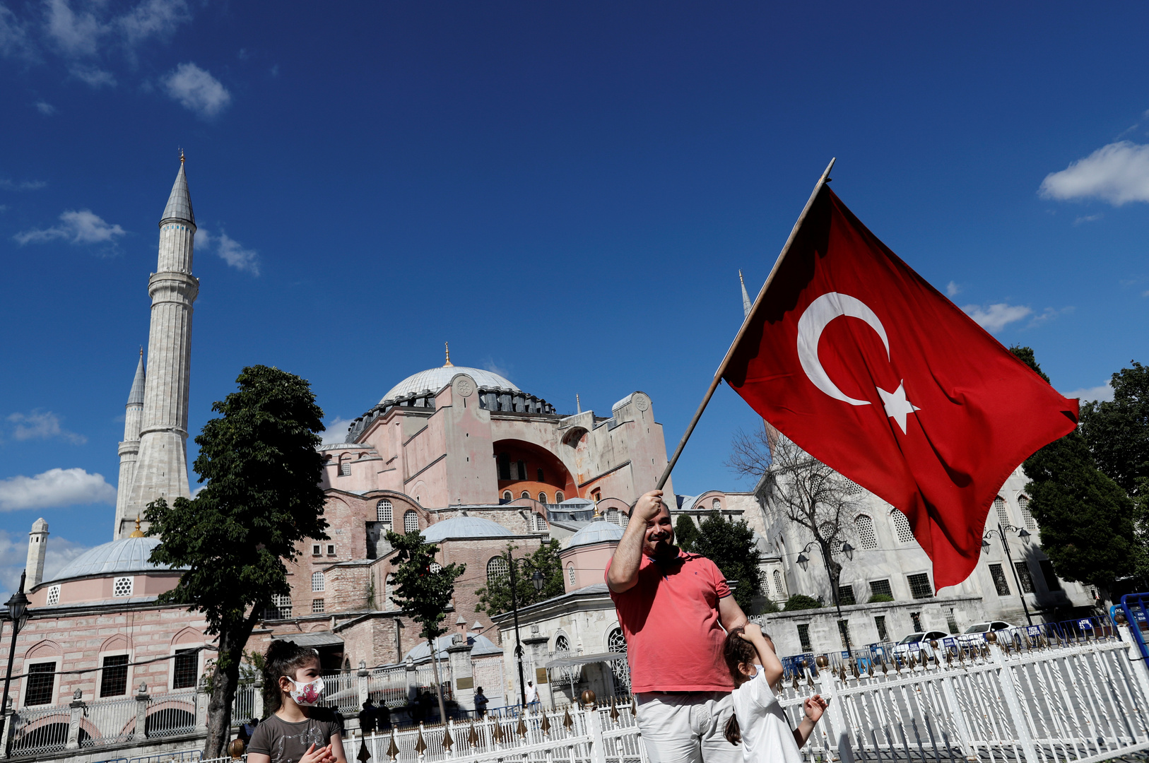 أردوغان يوقع مرسوما يقضي بفتح معلم آيا صوفيا التاريخي كمسجد
