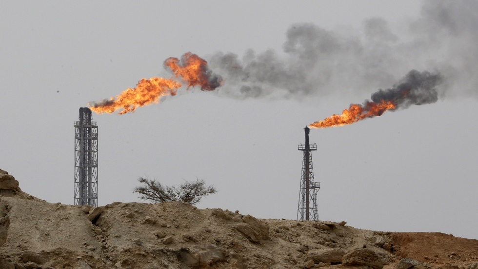إيران تنوي تطوير صناعتها النفطية رغم العقوبات الأمريكية
