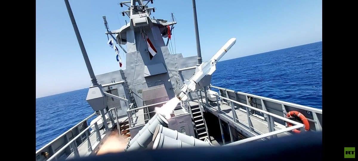 الجيش المصري يغرق سفينة في البحر المتوسط بضربة صاروخية واحدة (فيديو+صور)