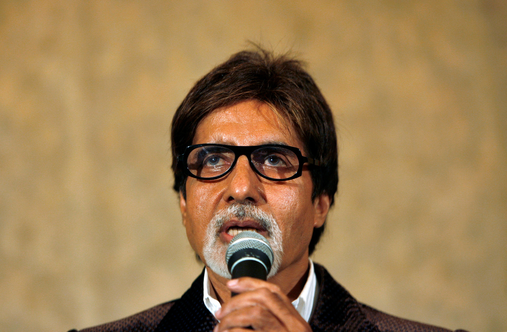 ممثل هندي مشهور يعلن إصابته بفيروس كورونا