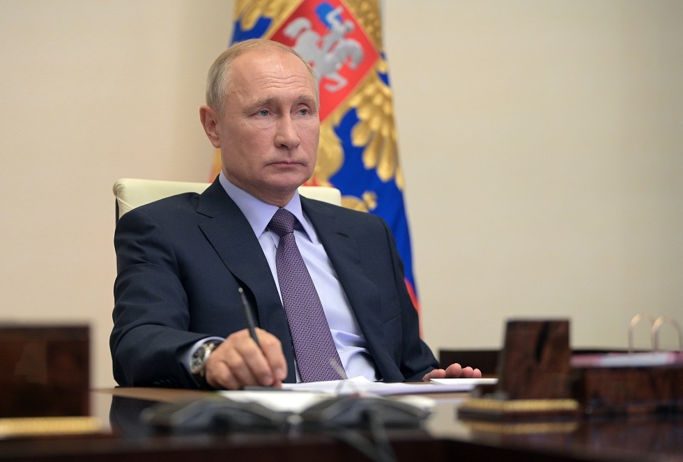 بوتين يوقع قانونا يلزم شركات في روسيا بأن تكون مستعدة لتسريبات المواد النفطية