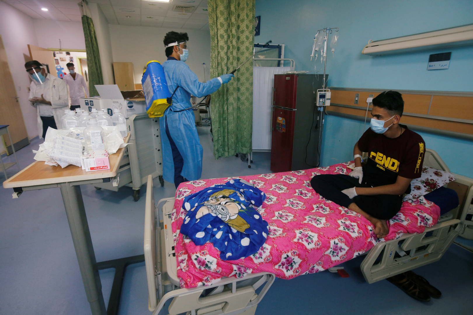 مستشفى لعلاج السرطان بالعراق يحارب لمنع كورونا من الوصول للأطفال