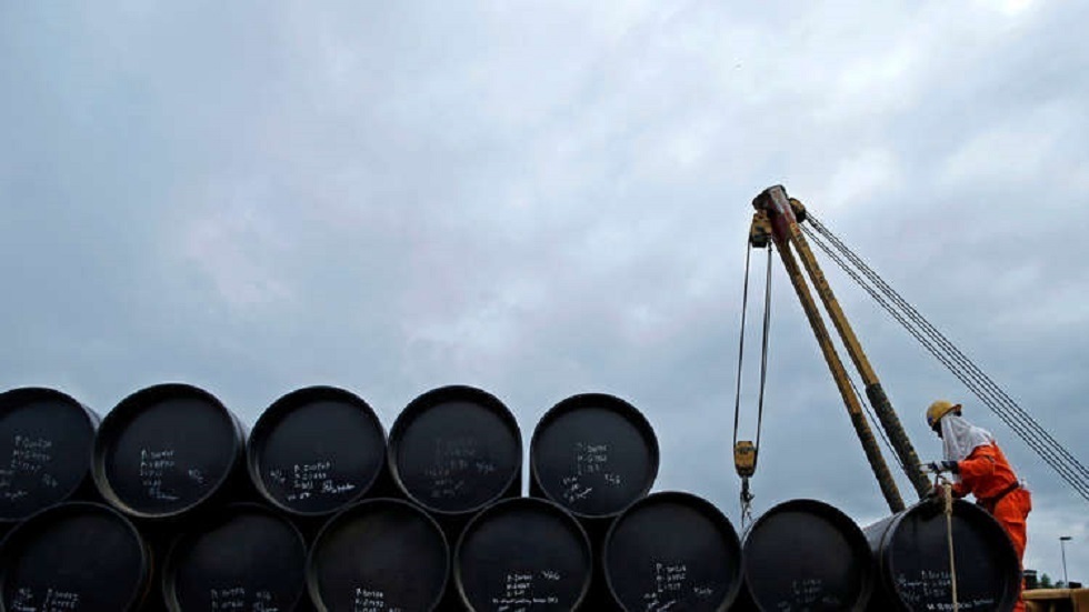 مخزونات النفط الأمريكية تسجل هبوطا حادا الأسبوع الماضي