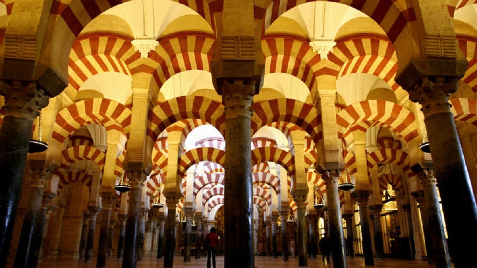 حاكم الشارقة يطالب بإرجاع مسجد قرطبة في إسبانيا للمسلمين (تسجيل)