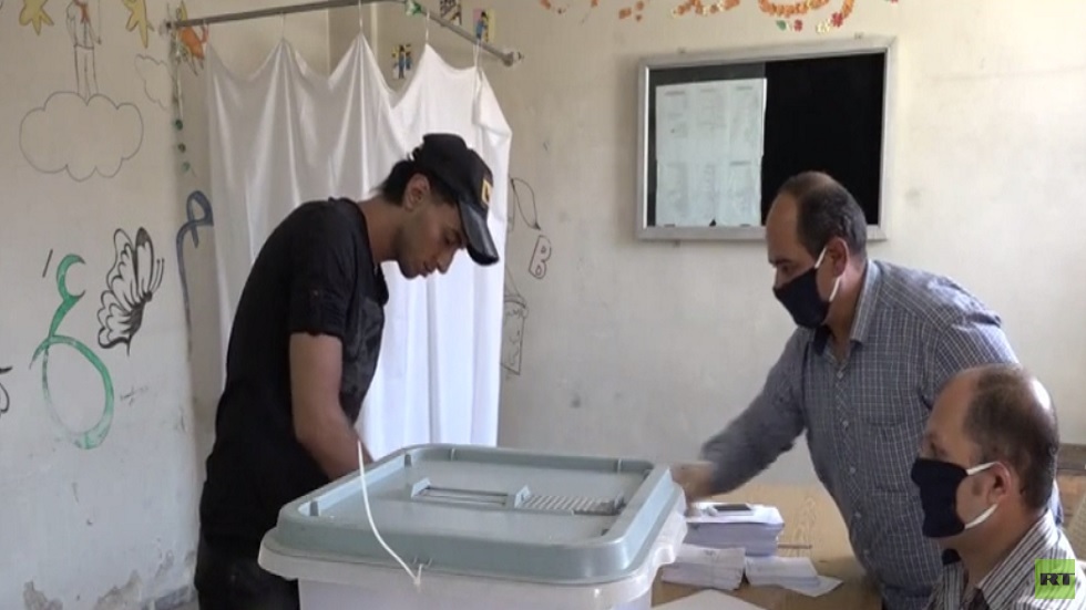السوريون يصوتون في انتخابات مجلس الشعب