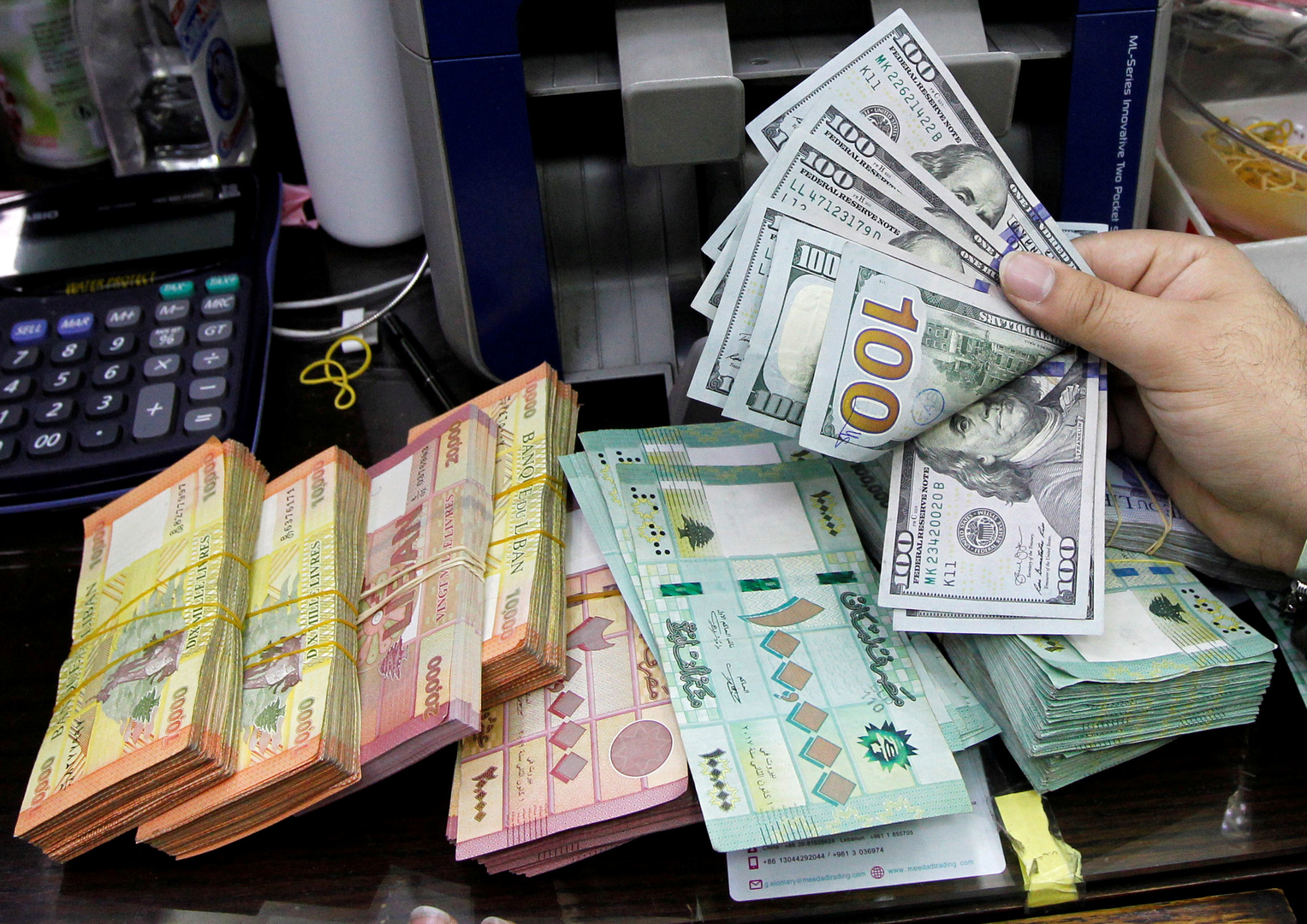 الحكومة اللبنانية توافق على إجراء تدقيق جنائي في البنك المركزي