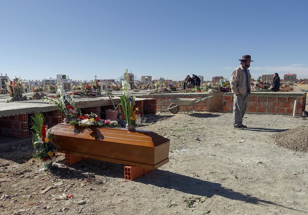 بوليفيا.. العثور على أكثر من 400 جثة في الشوارع والمنازل في ظل انتشار 