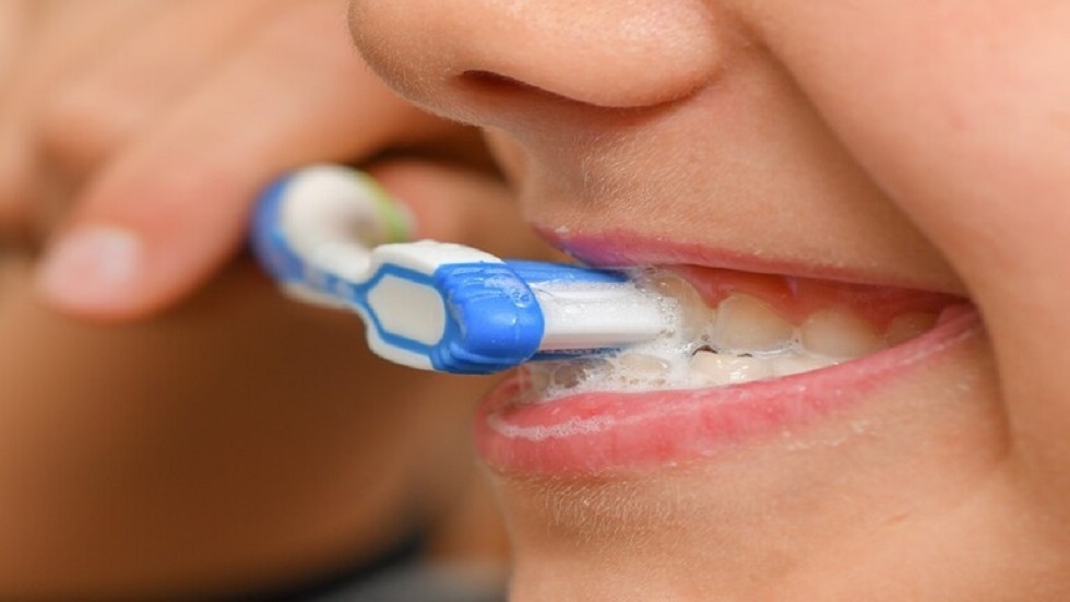طبيب أسنان يدحض أساطير تسوس الأسنان الشائعة