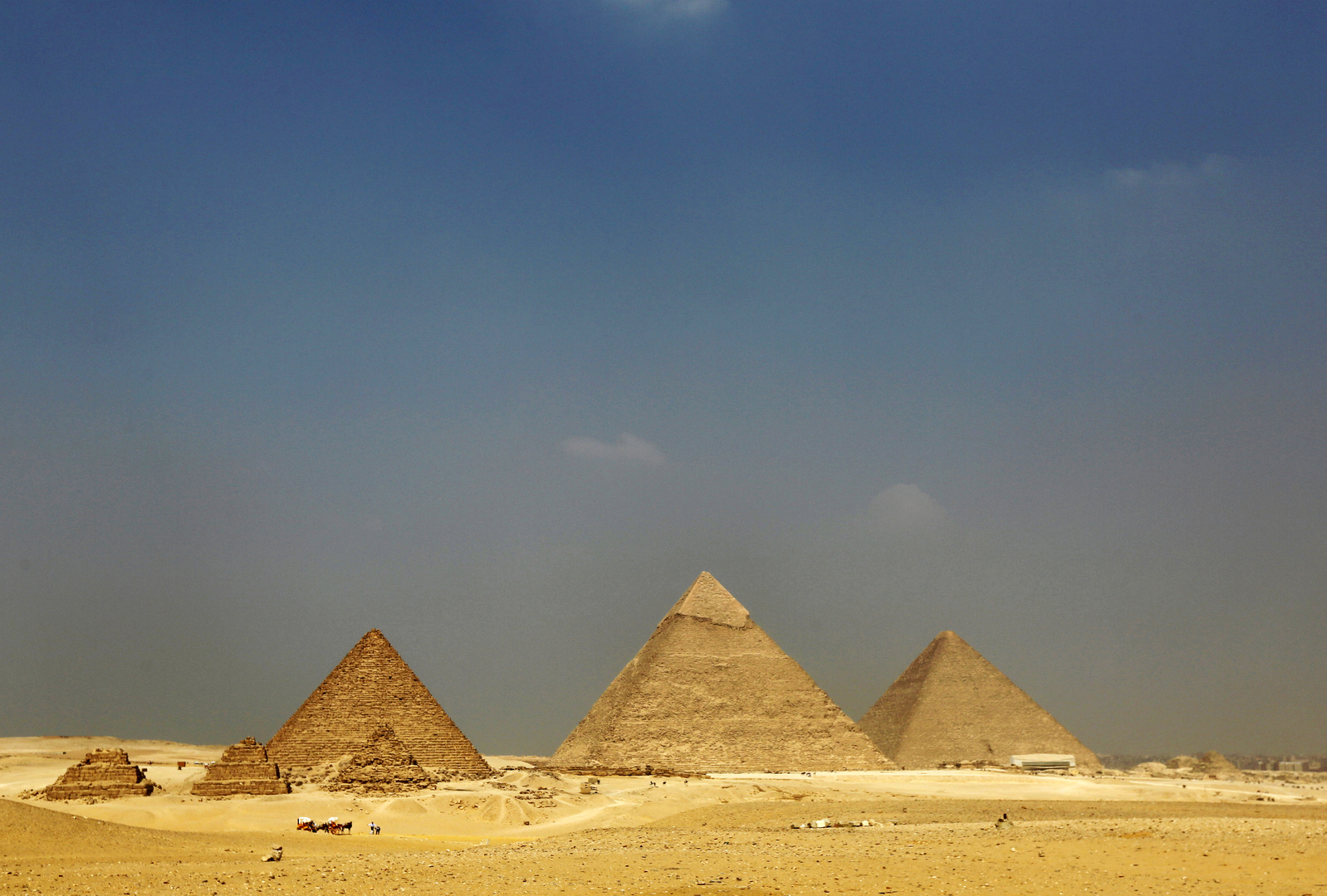لماذا يصرون على انتزاع شرف بناء الأهرامات من المصريين؟