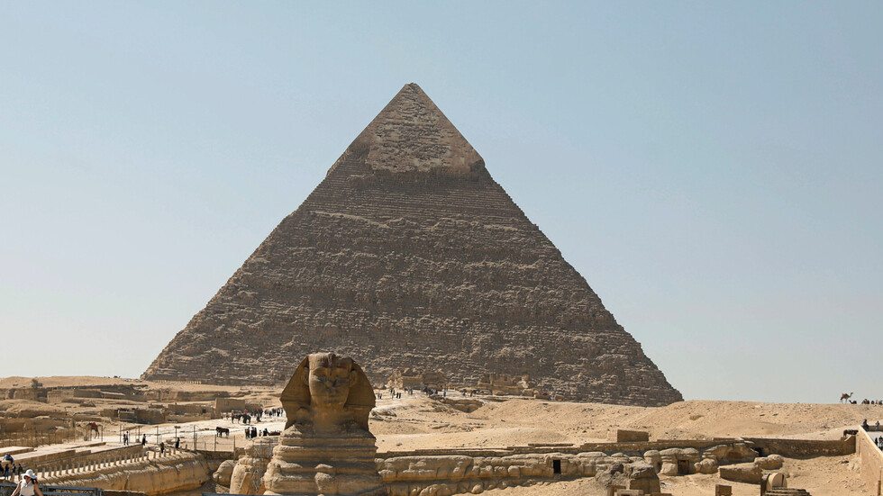 وزيرة مصرية تدعو الملياردير  إيلون ماسك لزيارة مقابر بناة الأهرام