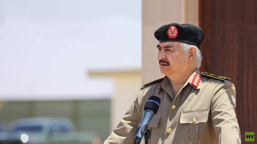 بالصور.. حفتر يزور كتيبة "طارق بن زياد"