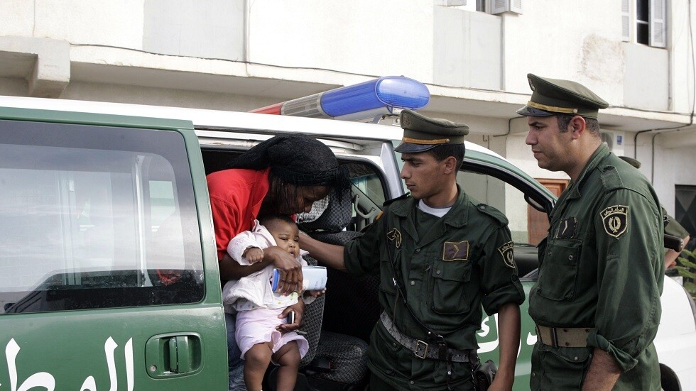 الجزائر.. مشعوذة في ريعان الصبا تختطف طفلة رضيعة والسلطات تتدخل!..