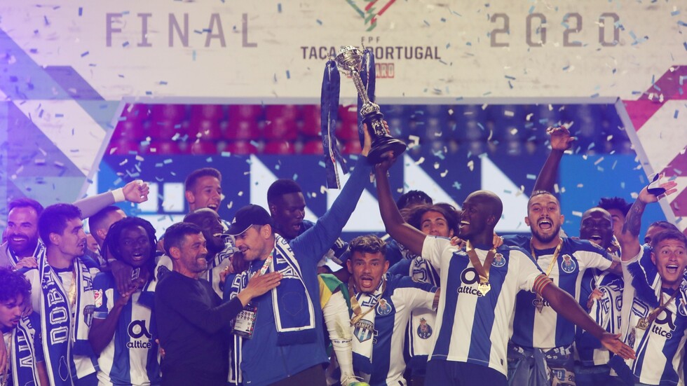 بالفيديو.. بورتو بـ9 لاعبين يتوج بكأس البرتغال