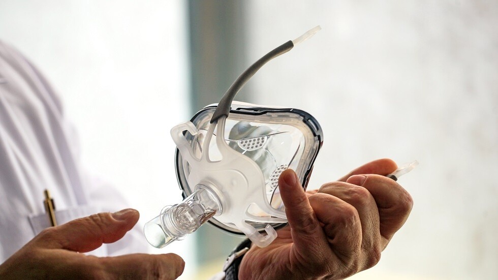 طبيب روسي يشير إلى الخطأ الرئيسي المسبب لتفشي كورونا