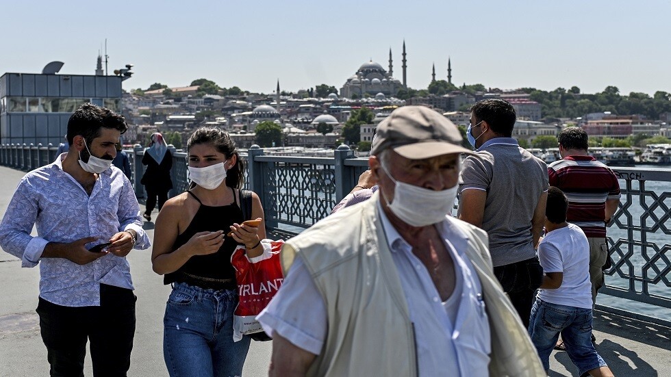 تركيا تسجل استقرارا نسبيا في أعداد الإصابات والوفيات بكورونا