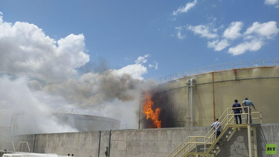 محاولة  السيطرة على حريق في محطة لتوليد الطاقة شرقي طهران