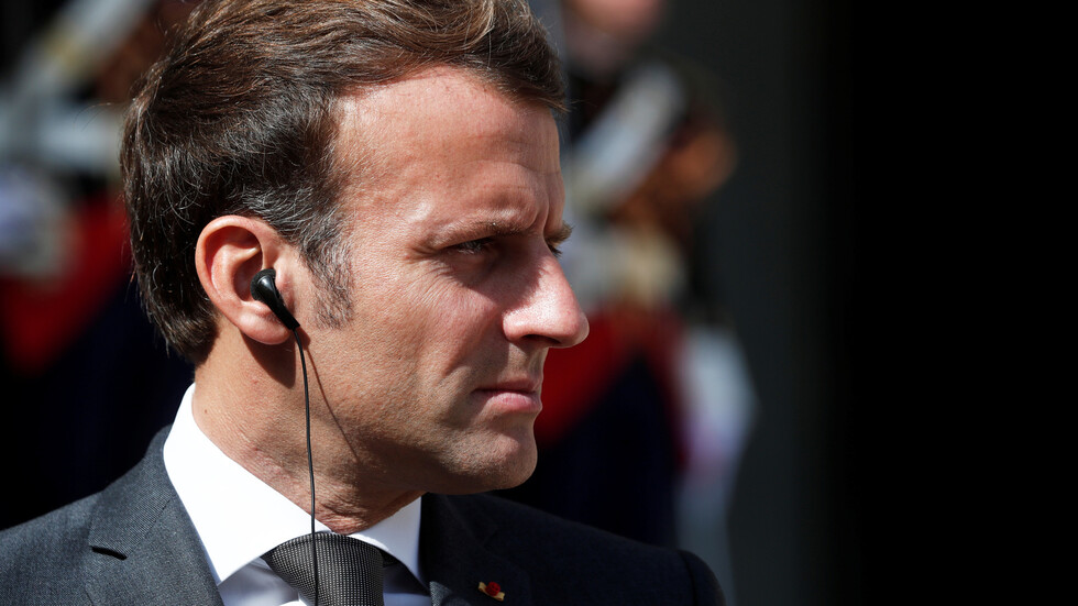 ماكرون يغرد بالعربية تضامنا مع لبنان