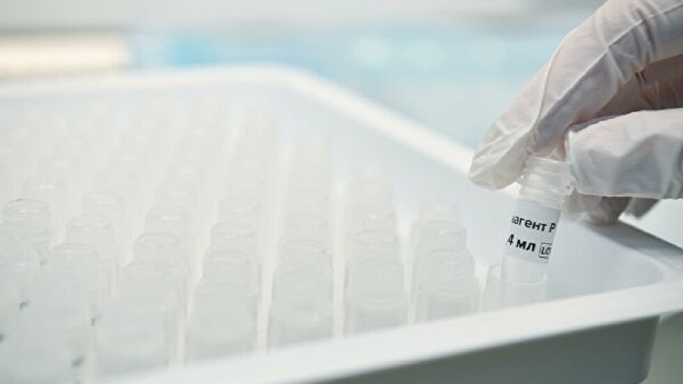 أخصائي أمراض المناعة يحذر من الاستخدام المبكر للقاحات المضادة لـ 