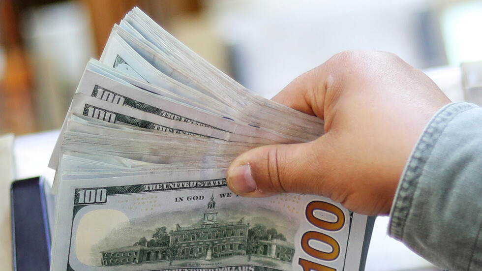 انكماش العجز التجاري الأمريكي